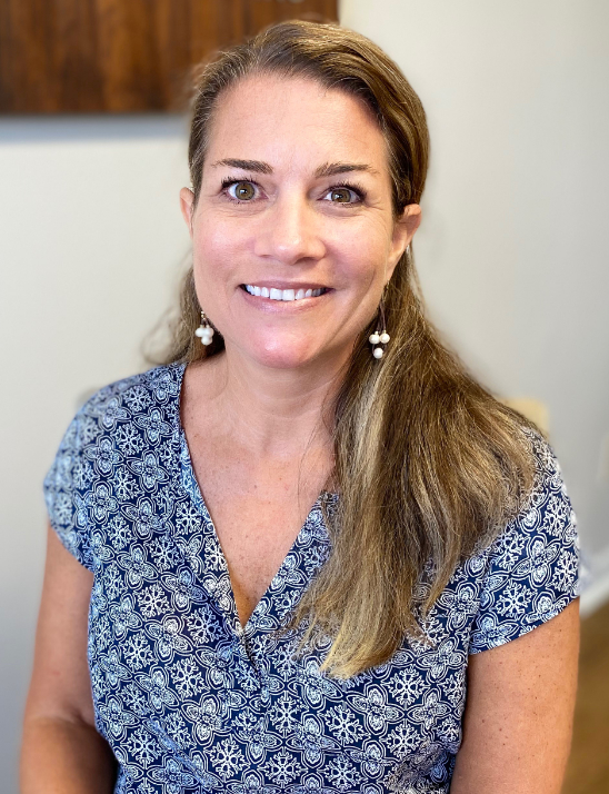 Tina Robertson Headshot -Social Media & Content Specialist